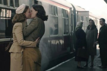 Lesbian kissing in St. Petersburg